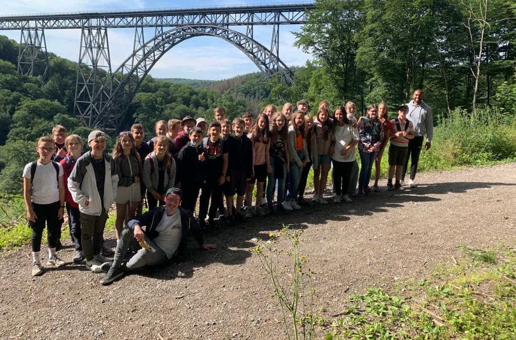 Die Erlebniswanderung der 6b im Flüsterwald